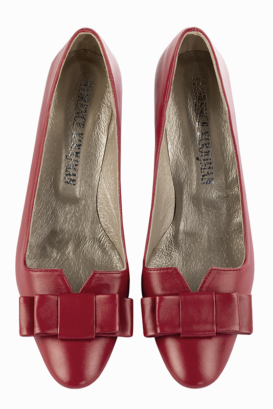 Cardinal red women's dress pumps, with a knot on the front. Round toe. High kitten heels. Top view - Florence KOOIJMAN